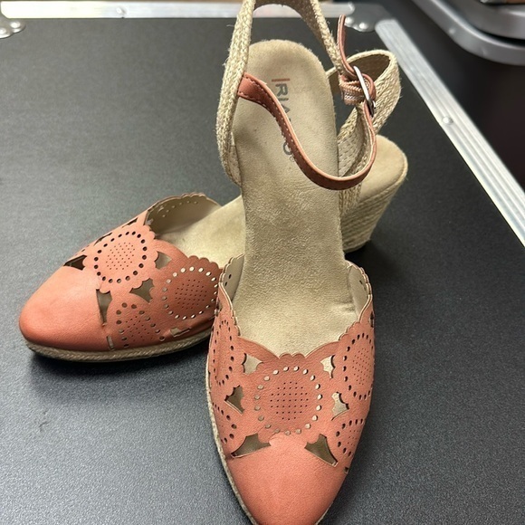 Rialto Shoes - Rialto mauve espadrille closed toe women’s wedge sandals ankle buckle size 9